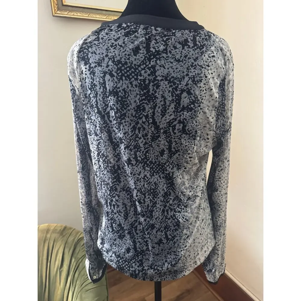 The Limited Abstract Print Long Sleeve Blouse Women’s Large Gray Black - Picture 2 of 13